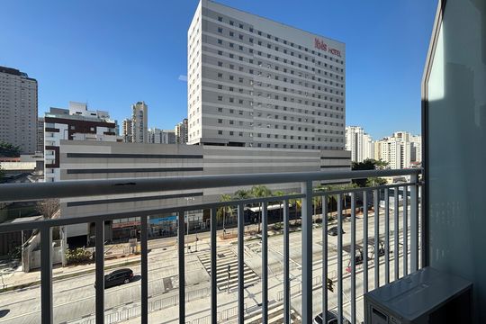 Varanda de kitnet/studio para alugar com 1 quarto, 27m² em Vila Nova Conceição, São Paulo