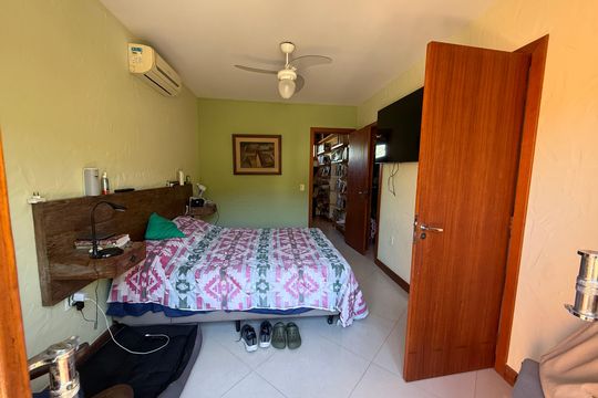 Suíte de casa para alugar com 3 quartos, 300m² em Itaipu, Niterói