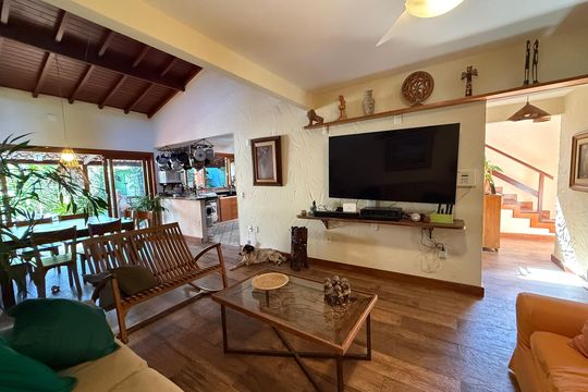 Sala de casa para alugar com 3 quartos, 300m² em Itaipu, Niterói