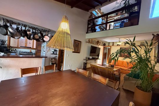 Casa para alugar com 3 quartos, 300m² em Itaipu, Niterói