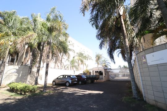 Fachada e portaria de apartamento para alugar com 2 quartos, 45m² em Umuarama, Uberlândia