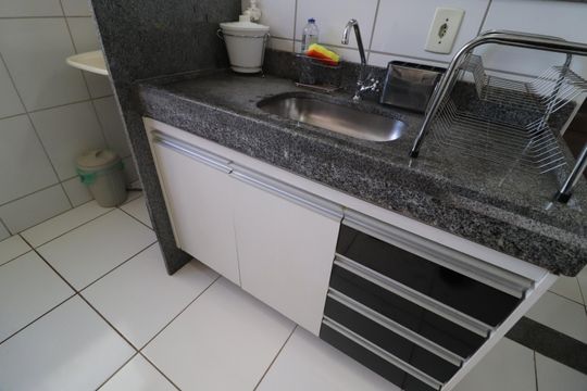 Cozinha de apartamento para alugar com 2 quartos, 45m² em Umuarama, Uberlândia