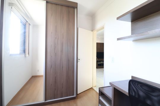 Quarto 1 de apartamento para alugar com 2 quartos, 45m² em Umuarama, Uberlândia