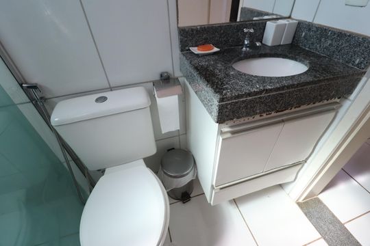Banheiro Social de apartamento para alugar com 2 quartos, 45m² em Umuarama, Uberlândia