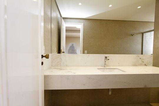 Banheiro do Quarto 4 de apartamento à venda com 4 quartos, 340m² em Cidade Jardim, Belo Horizonte