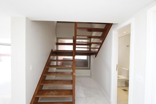 Escada de apartamento à venda com 4 quartos, 340m² em Cidade Jardim, Belo Horizonte