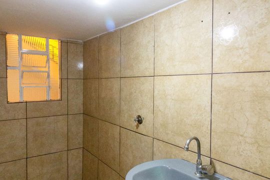 Banheiro 1 de casa para alugar com 1 quarto, 50m² em Jardim das Nacoes, Guarulhos