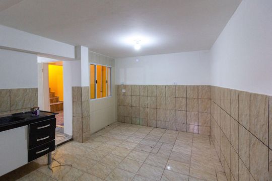 Cozinha de casa para alugar com 1 quarto, 50m² em Jardim das Nacoes, Guarulhos