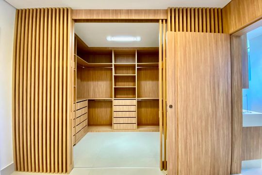 Closet de apartamento para alugar com 3 quartos, 186m² em Real Parque, São Paulo