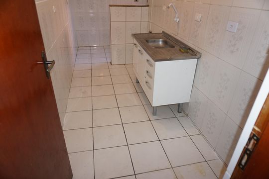 Cozinha de apartamento para alugar com 2 quartos, 45m² em Parque Pirajussara, Embu das Artes