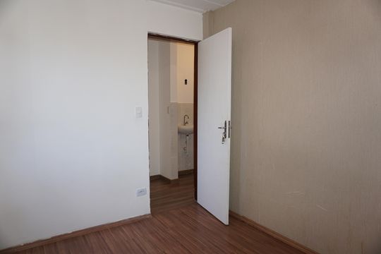 Quarto de apartamento para alugar com 2 quartos, 45m² em Parque Pirajussara, Embu das Artes
