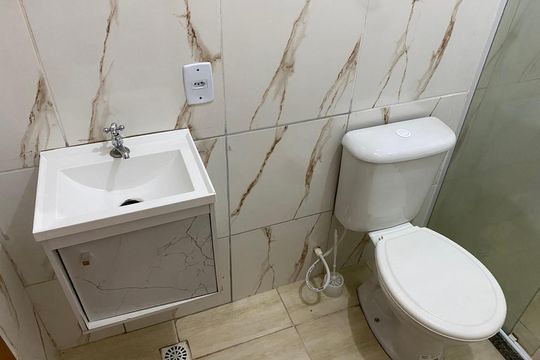 Banheiro de kitnet/studio para alugar com 1 quarto, 30m² em Cidade Nova, Rio de Janeiro