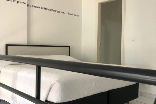 Quarto de kitnet/studio à venda com 1 quarto, 61m² em Centro, Curitiba