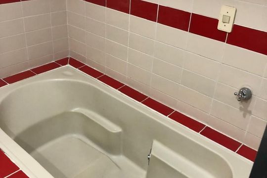 Banheiro de kitnet/studio à venda com 1 quarto, 61m² em Centro, Curitiba