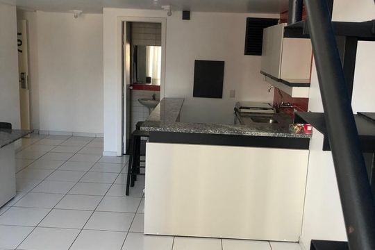 Sala de kitnet/studio à venda com 1 quarto, 61m² em Centro, Curitiba