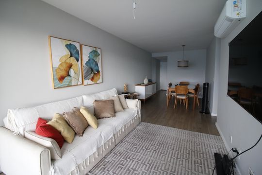 Sala de apartamento à venda com 2 quartos, 77m² em Barra Olímpica, Rio de Janeiro