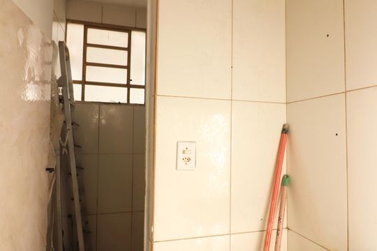 Banheiro Social de apartamento à venda com 2 quartos, 42m² em Jardim Silvina, São Bernardo do Campo