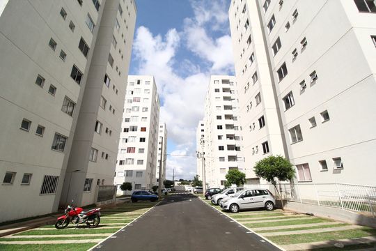 Fachada de apartamento para alugar com 2 quartos, 47m² em Jardim Holanda, Uberlândia