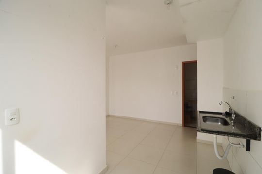 Cozinha de apartamento para alugar com 2 quartos, 47m² em Jardim Holanda, Uberlândia