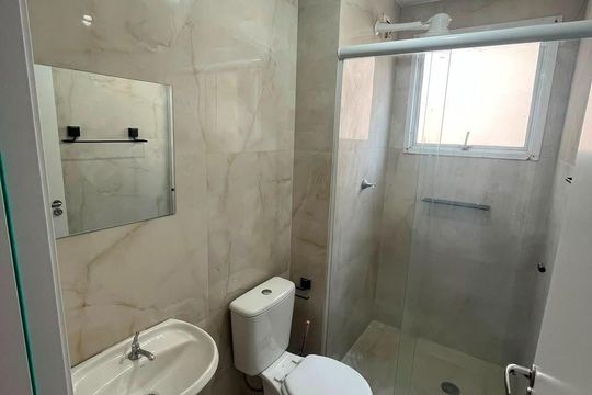 Banheiro de apartamento para alugar com 2 quartos, 51m² em Centro, Barueri