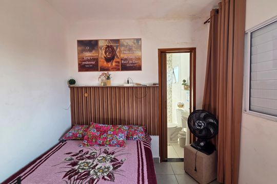 Suíte 1 de casa de condomínio para alugar com 2 quartos, 70m² em Maracanã, Praia Grande