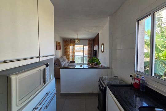 Cozinha de casa de condomínio para alugar com 2 quartos, 70m² em Maracanã, Praia Grande