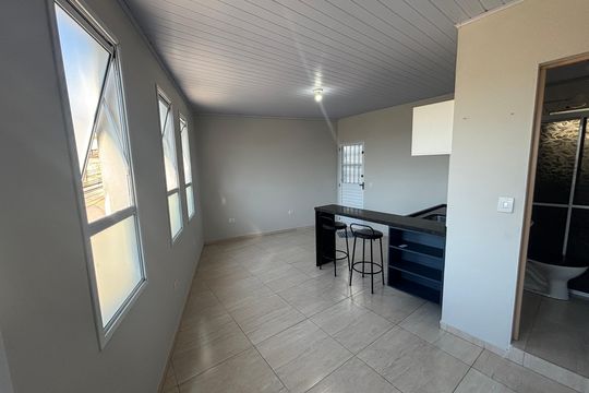 Sala/quarto de kitnet/studio para alugar com 1 quarto, 20m² em Colônia, Ribeirão Pires