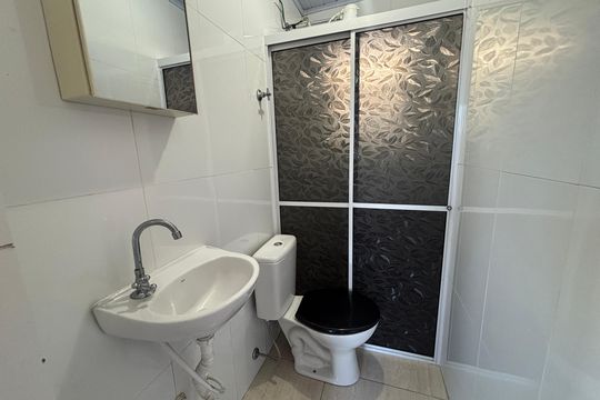 Banheiro de kitnet/studio para alugar com 1 quarto, 20m² em Colônia, Ribeirão Pires