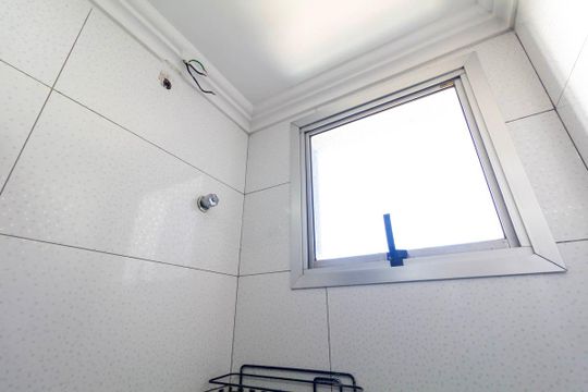 Banheiro de apartamento à venda com 2 quartos, 54m² em Vila Lais, São Paulo