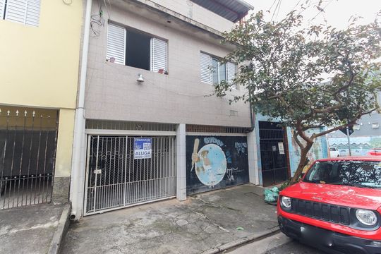 Fachada de casa para alugar com 1 quarto, 45m² em Conjunto Residencial José Bonifácio, São Paulo
