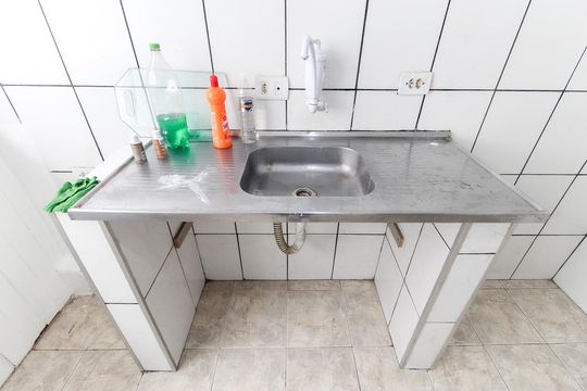 Cozinha de casa para alugar com 1 quarto, 45m² em Conjunto Residencial José Bonifácio, São Paulo
