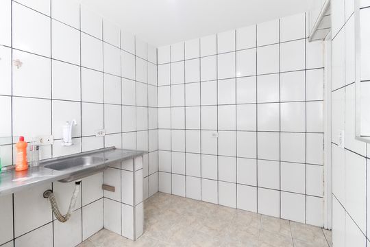 Cozinha de casa para alugar com 1 quarto, 45m² em Conjunto Residencial José Bonifácio, São Paulo