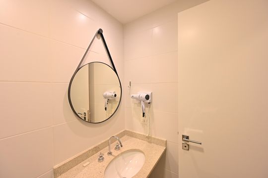Banheiro Social de kitnet/studio para alugar com 1 quarto, 28m² em Vila Clementino, São Paulo