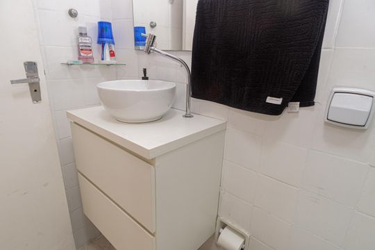 Banheiro de kitnet/studio para alugar com 1 quarto, 33m² em Bela Vista, São Paulo
