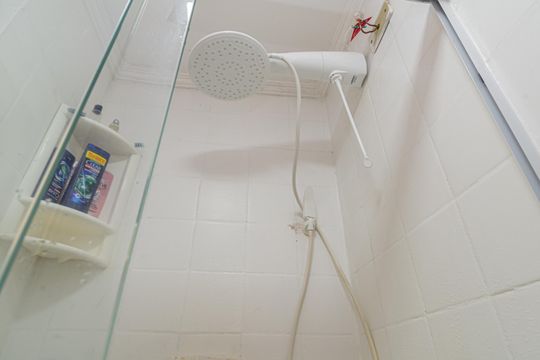 Banheiro de kitnet/studio para alugar com 1 quarto, 33m² em Bela Vista, São Paulo