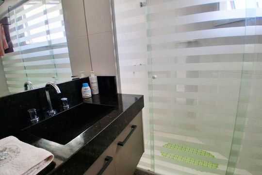 Banheiro de apartamento à venda com 2 quartos, 76m² em Botafogo, Rio de Janeiro