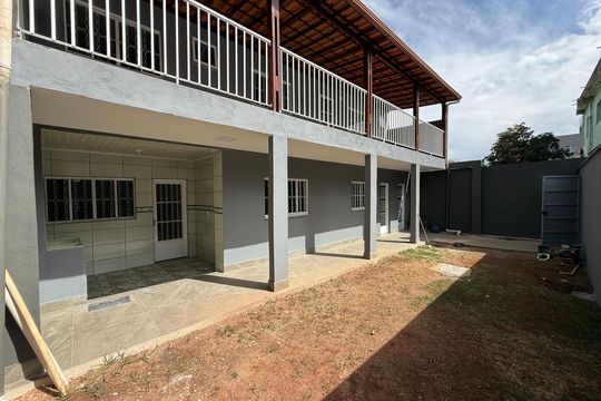 Área externa de casa para alugar com 3 quartos, 120m² em Minaslandia, Belo Horizonte
