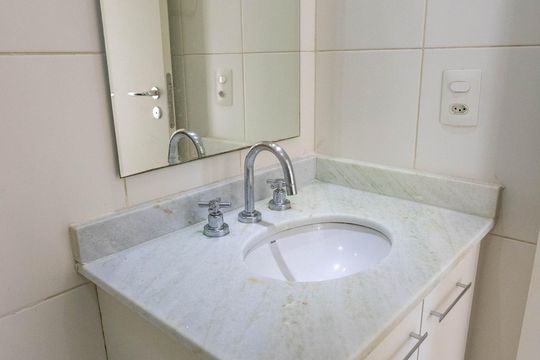 Banheiro social  de apartamento para alugar com 2 quartos, 79m² em Centro, Diadema