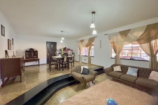 Casa à venda com 3 quartos, 250m² em Jardim Las Vegas, Guarulhos