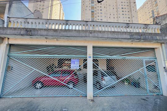 Placa instalada na fachada do imóvel de casa à venda com 3 quartos, 250m² em Jardim Las Vegas, Guarulhos