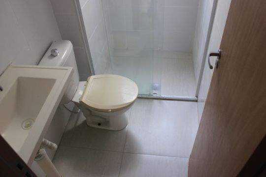 Banheiro de apartamento para alugar com 2 quartos, 42m² em Jardim Nova Cidade, Guarulhos