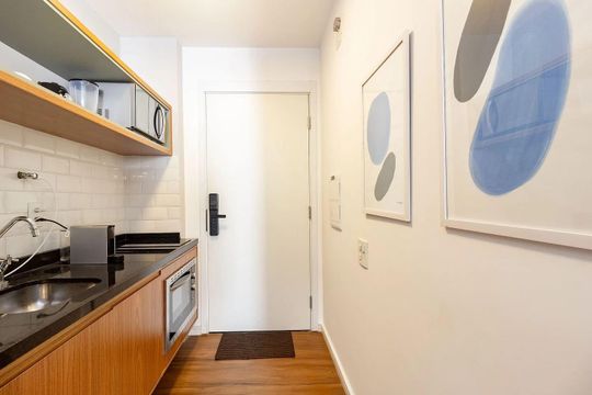 Cozinha de apartamento para alugar com 1 quarto, 28m² em Iguatemi, São Paulo