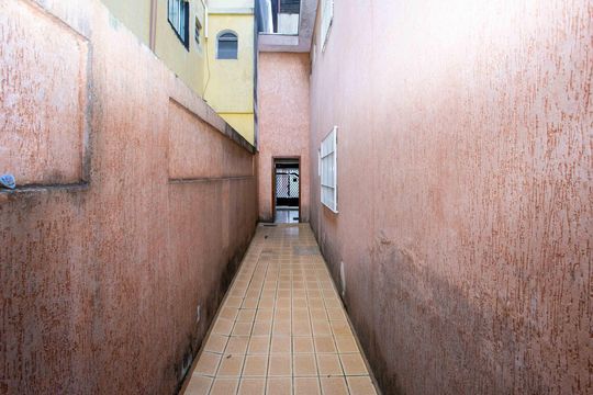 Quintal de casa à venda com 4 quartos, 150m² em Taboão, Diadema