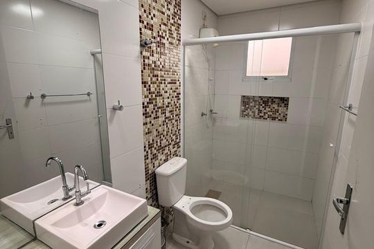 Banheiro de casa à venda com 2 quartos, 150m² em Vila Boa Vista, Barueri
