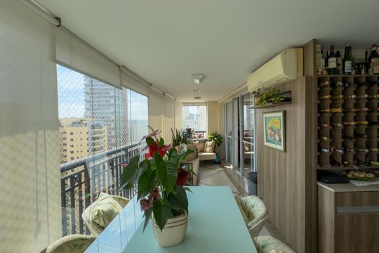 Sacada de apartamento à venda com 4 quartos, 229m² em Cidade Monções, São Paulo