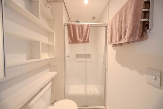 Banheiro de kitnet/studio para alugar com 1 quarto, 40m² em Bela Vista, São Paulo