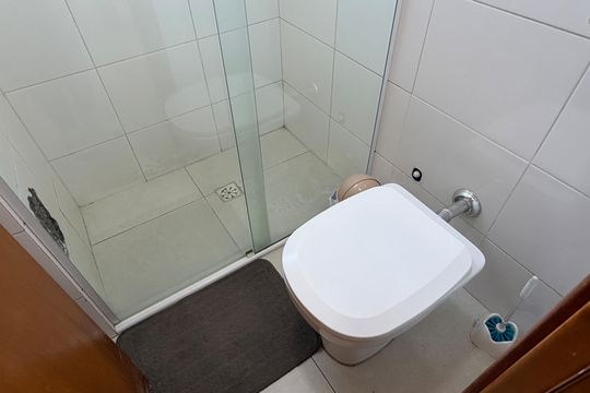 Banheiro de apartamento para alugar com 2 quartos, 58m² em Garagem, Santos
