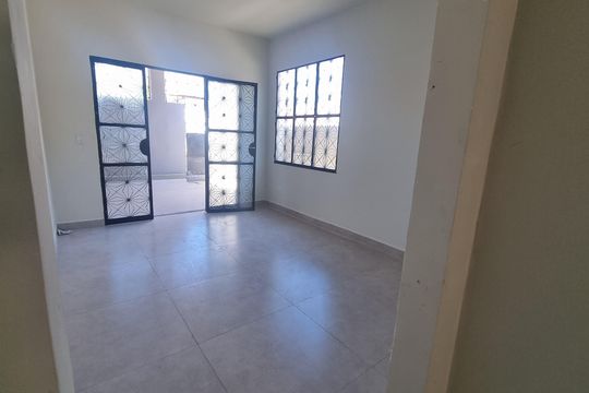 Sala de casa à venda com 3 quartos, 270m² em Campo Grande, Rio de Janeiro