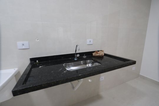 Cozinha e Área de Serviço de apartamento para alugar com 2 quartos, 54m² em Jardim Caguassu, São Paulo