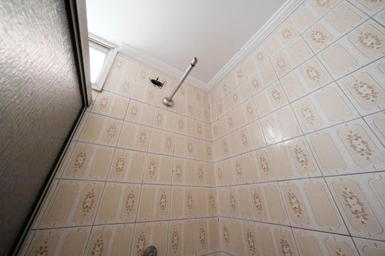 Banheiro de apartamento à venda com 2 quartos, 56m² em Parque Paineiras, São Paulo